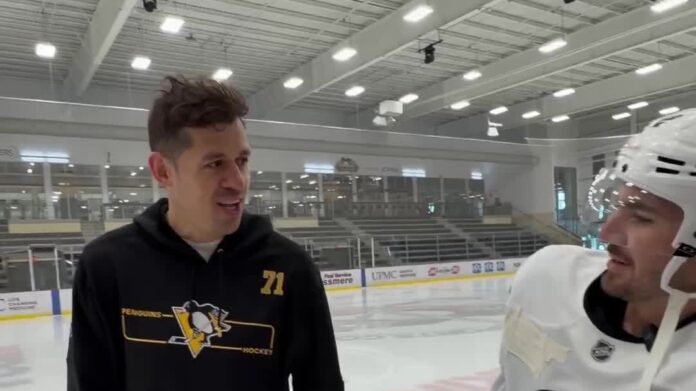 malkin-horwitz-penguins-practice Evgeni Malkin and Spencer Horwitz skate together at Penguins practice facility