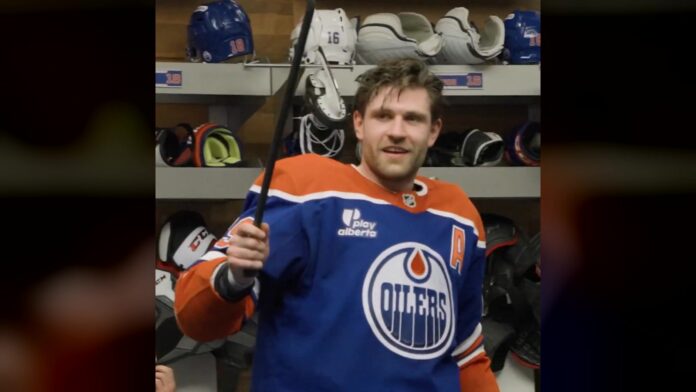 Leon Draisaitl Oilers crowbar postgame award Leon Draisaitl holds up the Oilers crowbar postgame award in the locker room after win over Wild