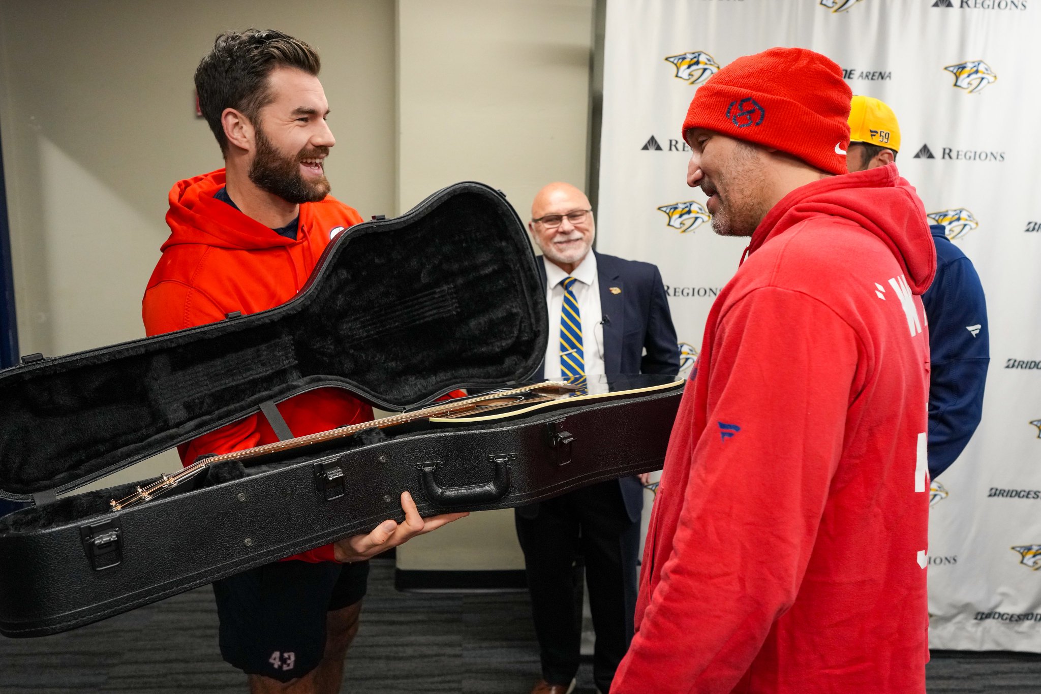 Alex Ovechkin receives custom Gibson guitar gift from Predators before final Nashville game