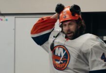Varlamov First Win: Islanders Goalie Ends 712-Day Drought Semyon Varlamov Islanders goalie celebrates first NHL win since 2024 in locker room